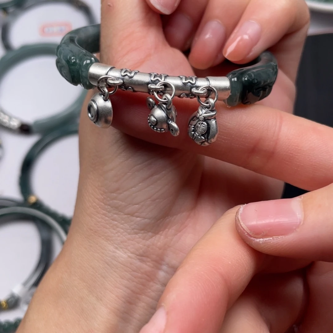 翡翠吊坠(赠链)未镶嵌珊*