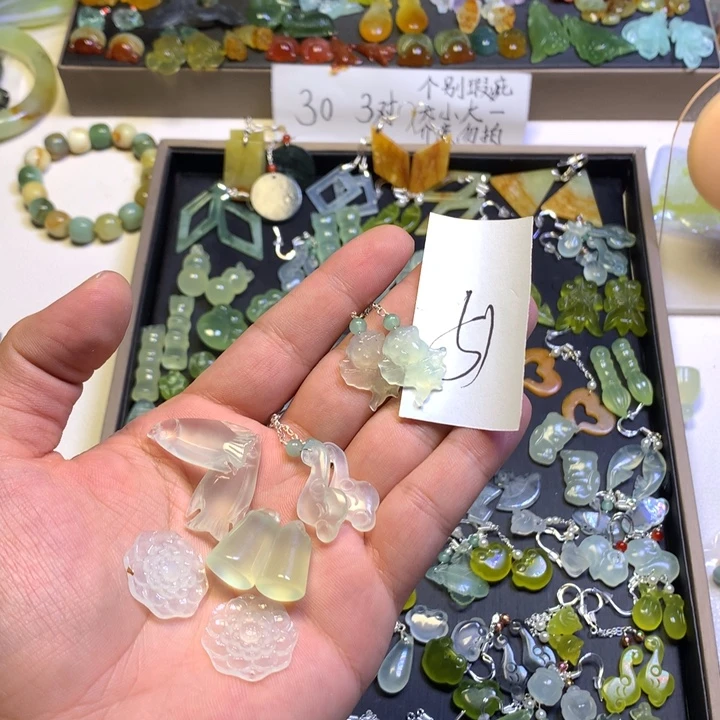 鸿***艾蛇纹石玉合金发饰