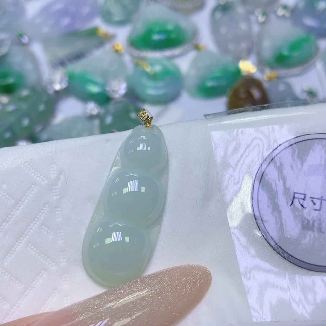 翡翠未镶嵌颈饰缅甸天然翡翠