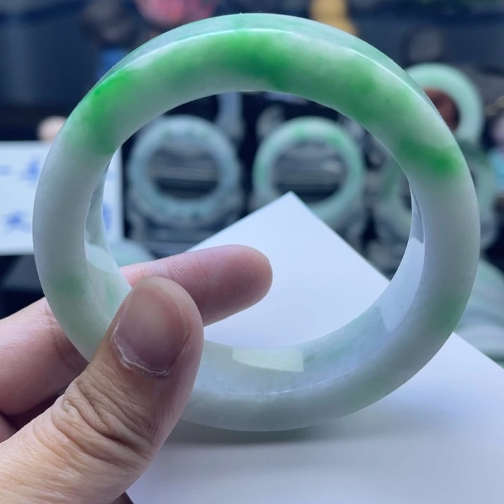 定制翡翠未镶嵌手镯