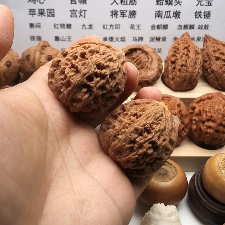 把件文玩核桃水龙纹，边40，有点黄尖