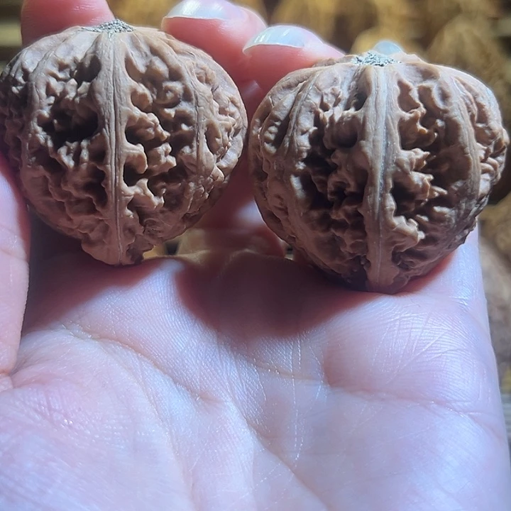 ****蟹文玩核桃吊坠翻天大地