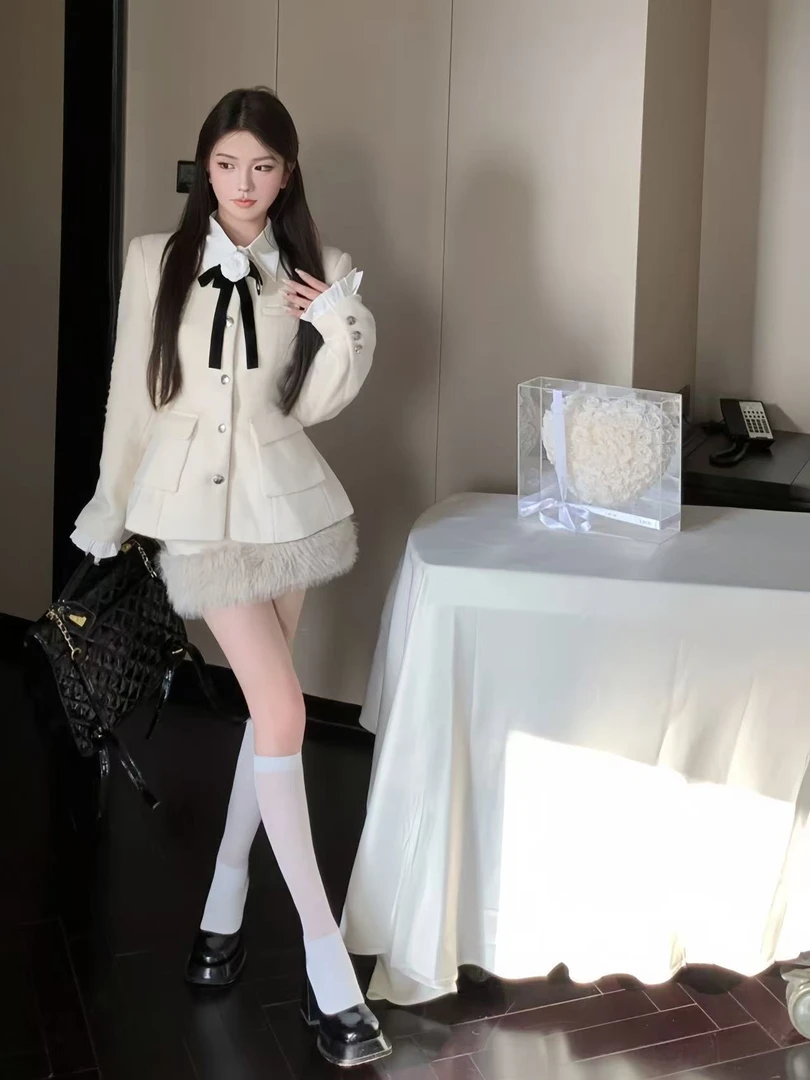 F13D/A18-2奶油色“山茶花”（毛领）外套（3383）