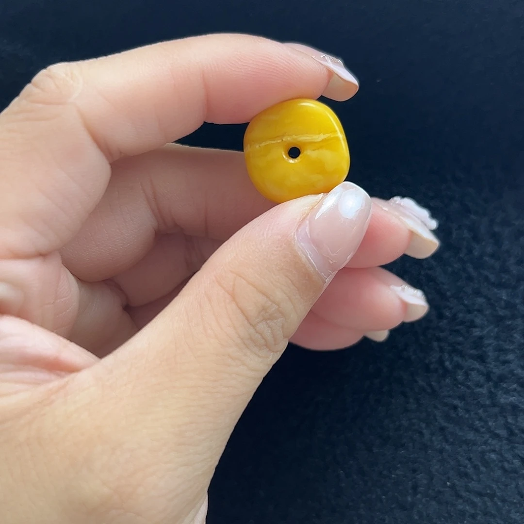 未镶嵌琥珀珠宝奇石
