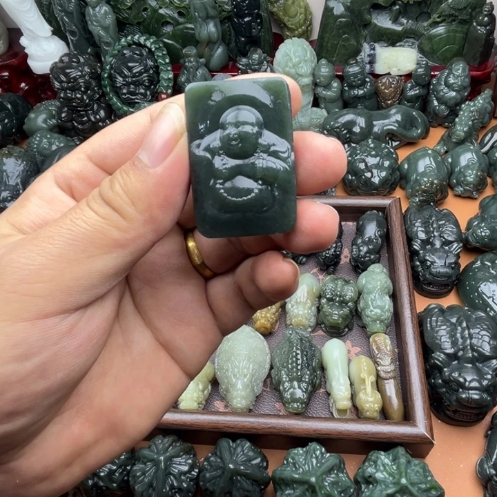 和田玉未镶嵌把件