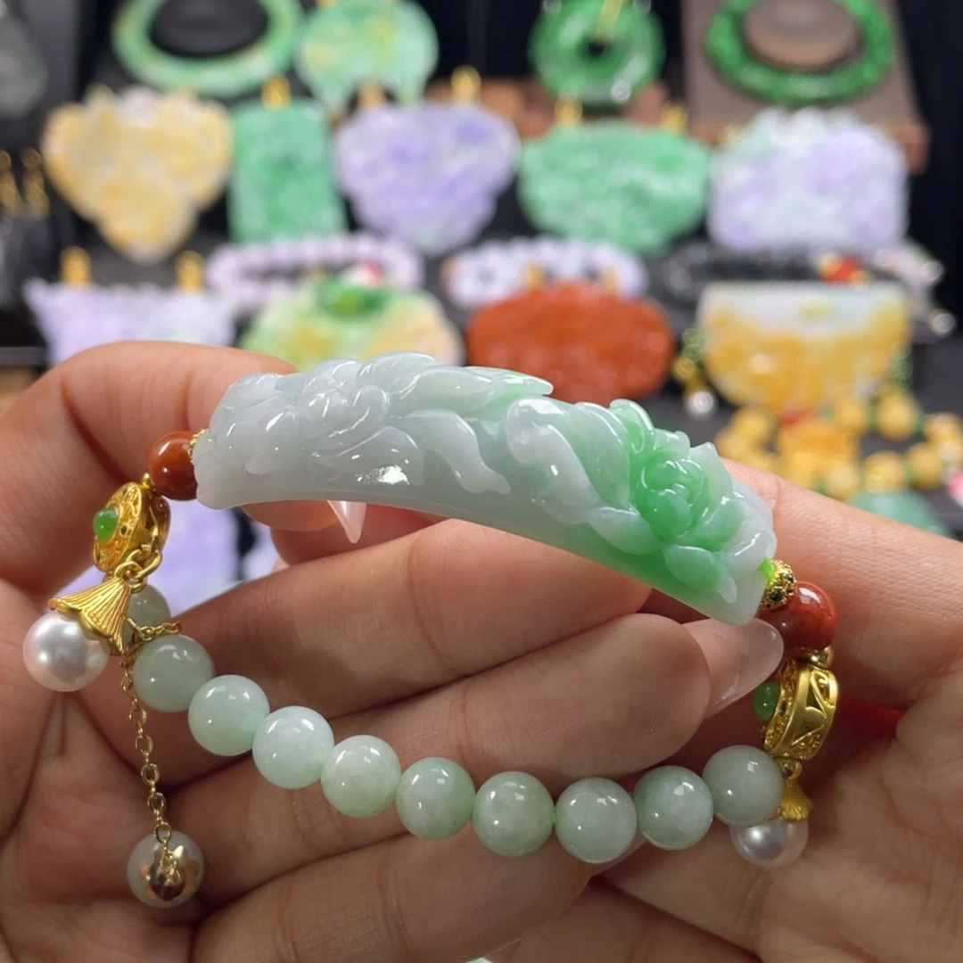 翡翠未镶嵌手链待编织