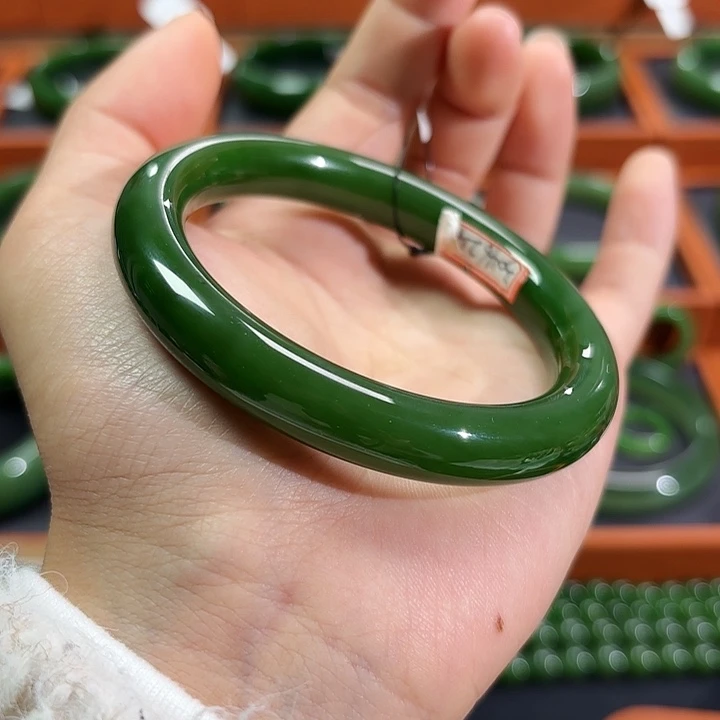 和田玉（碧玉）未镶嵌手镯