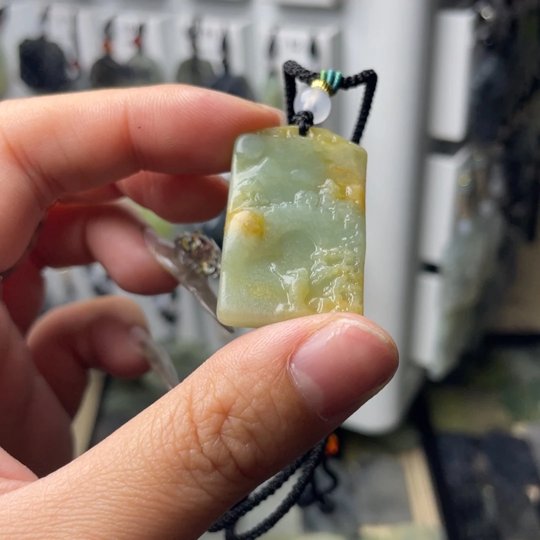 岫玉颈饰未镶嵌达*刘山水