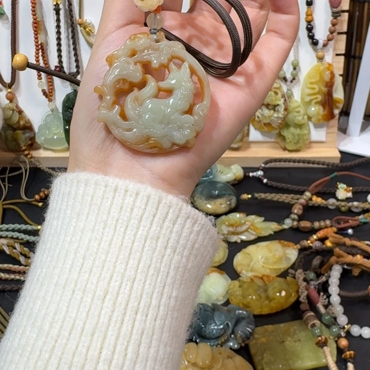 蛇纹石玉未镶嵌颈饰