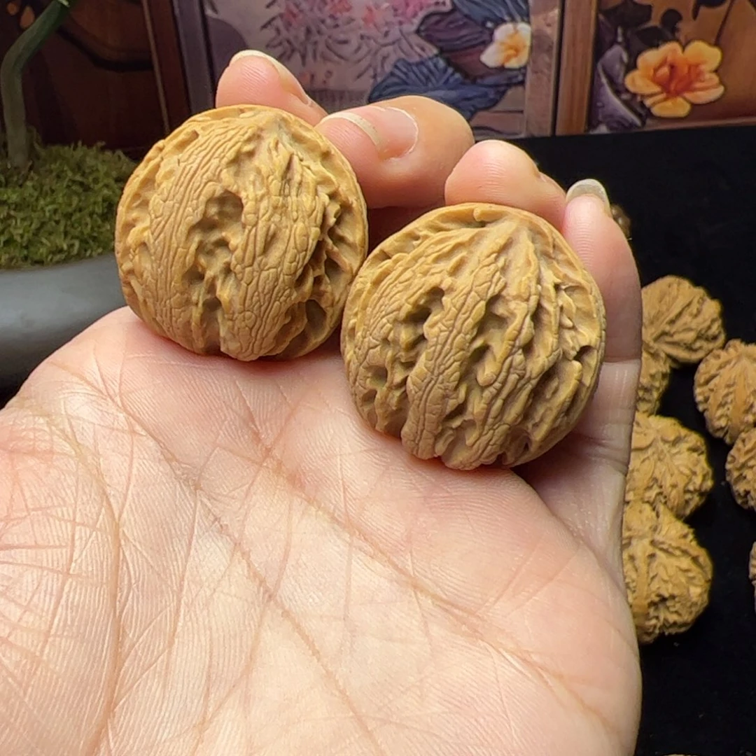 文玩核桃把件k****9秦岭野生文玩核桃