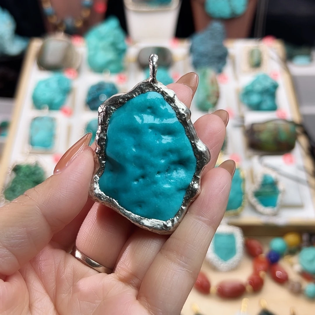 绿松石未镶嵌颈饰