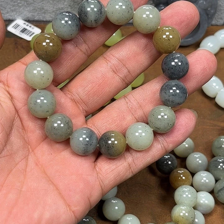 卡***卡颈饰未镶嵌和田玉9999999999