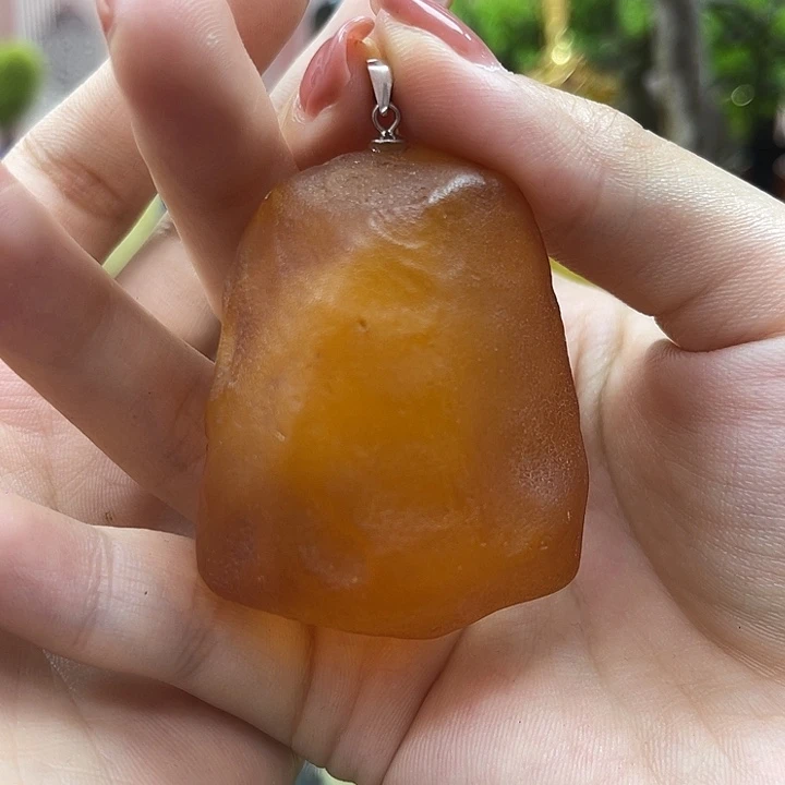 银S925镶嵌颈饰琥珀吊坠