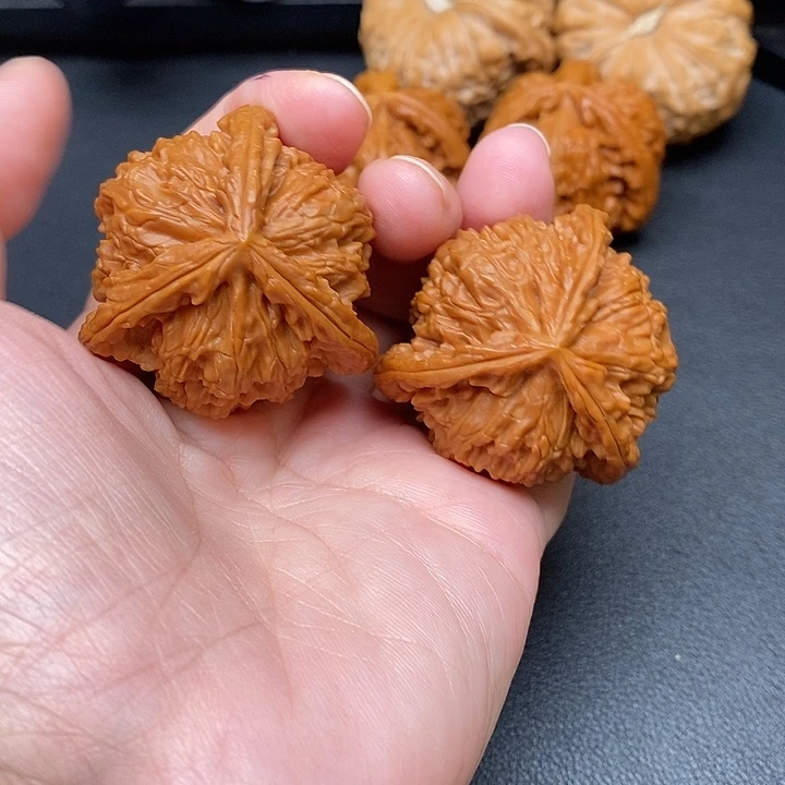 答***案文玩核桃把件白奔