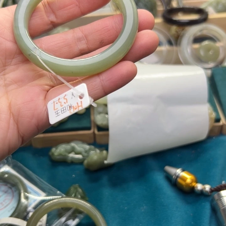 和田玉手镯未镶嵌?*风53圈围H017