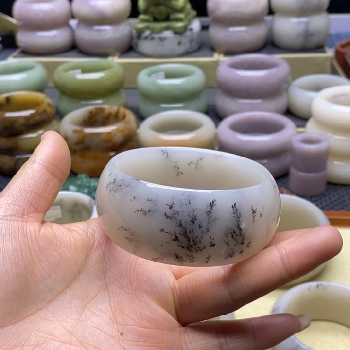 石英质玉未镶嵌手镯