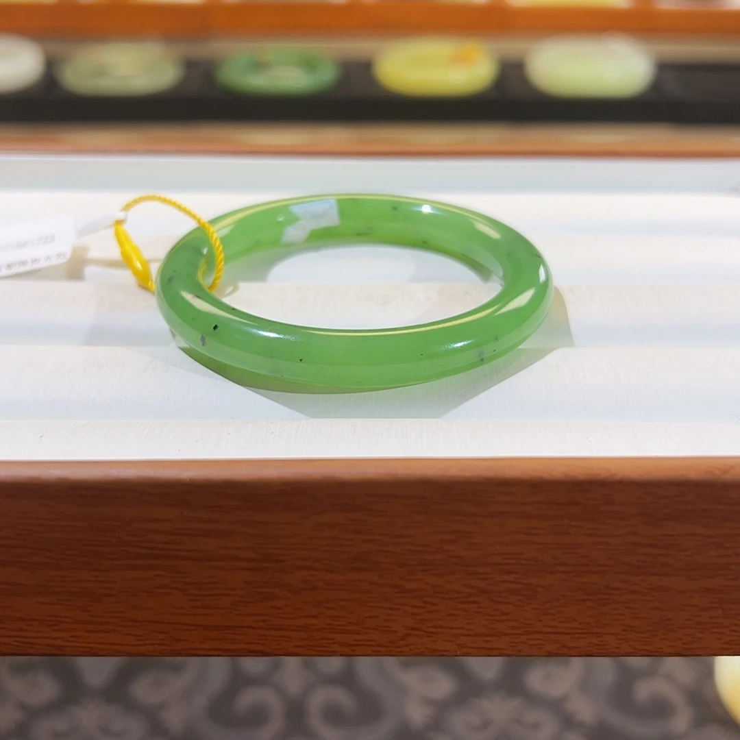 和田玉手镯未镶嵌  【果阳绿】