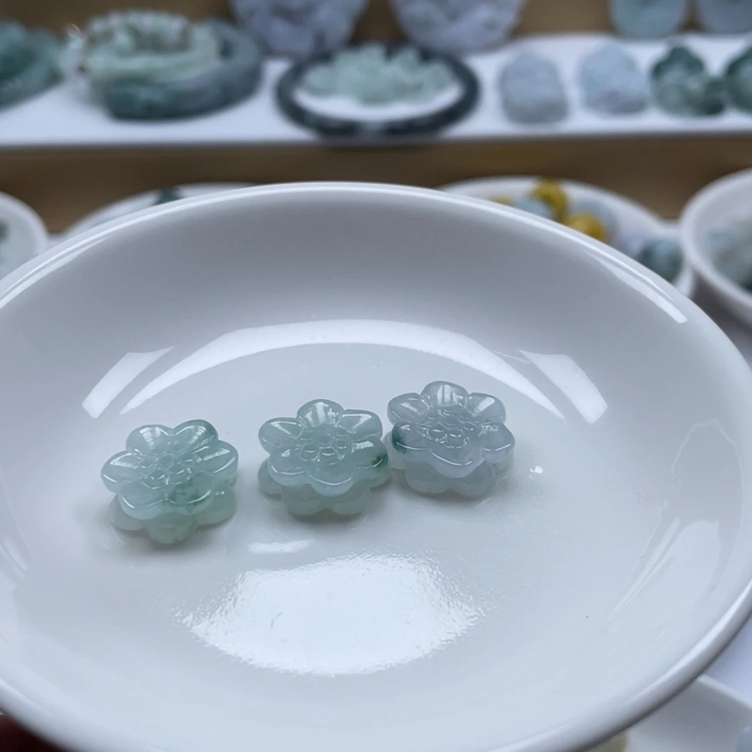 ****c翡翠未镶嵌颈饰5679