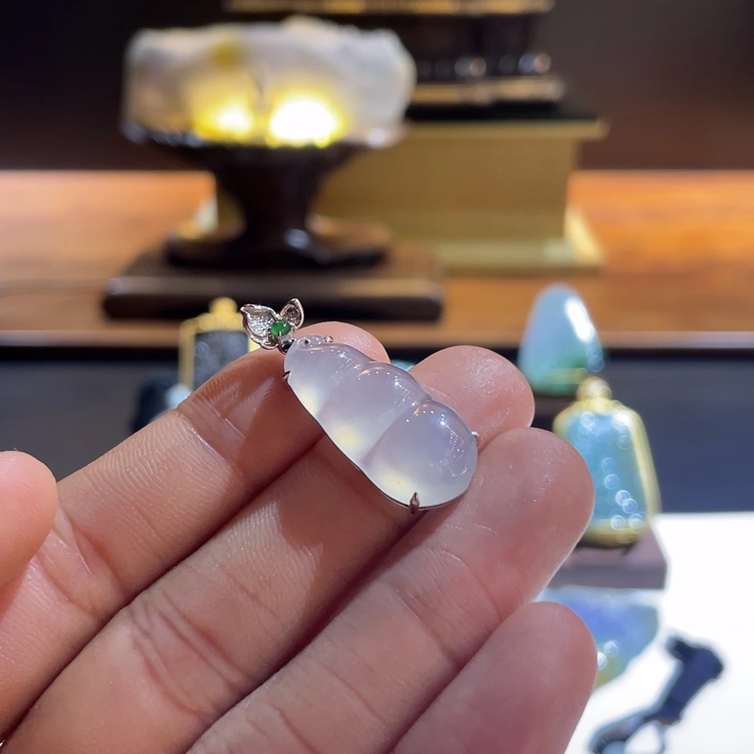 翡翠18K金镶嵌颈饰豆子