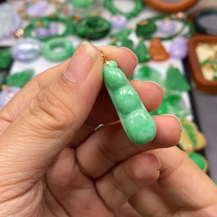 颈饰未镶嵌翡翠吊坠