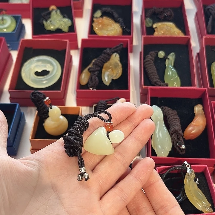 蛇纹石玉未镶嵌吊坠(赠链)