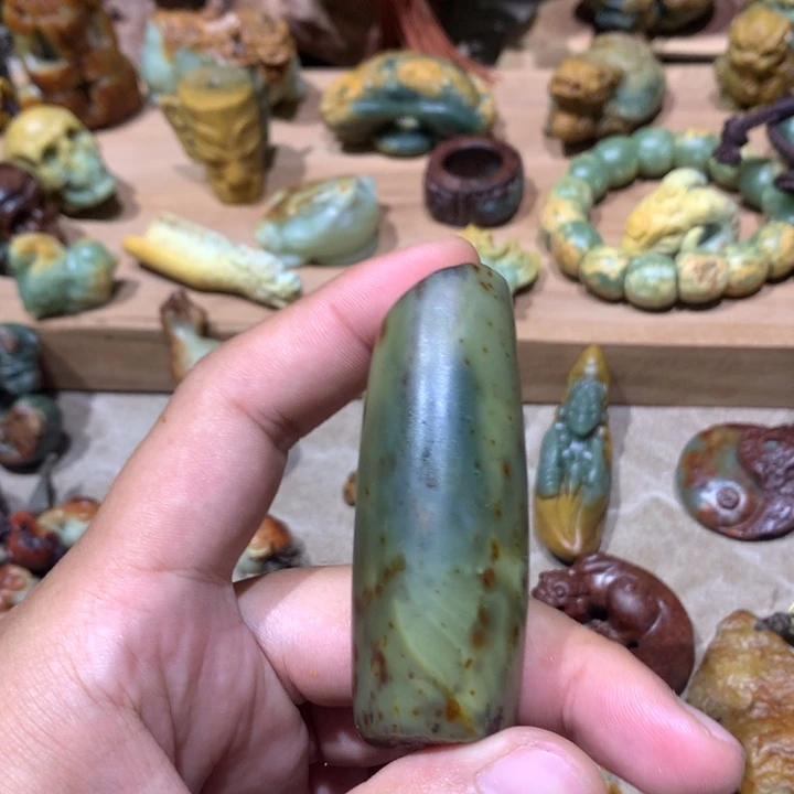 未镶嵌岫岩河磨玉（透闪石质玉）把件