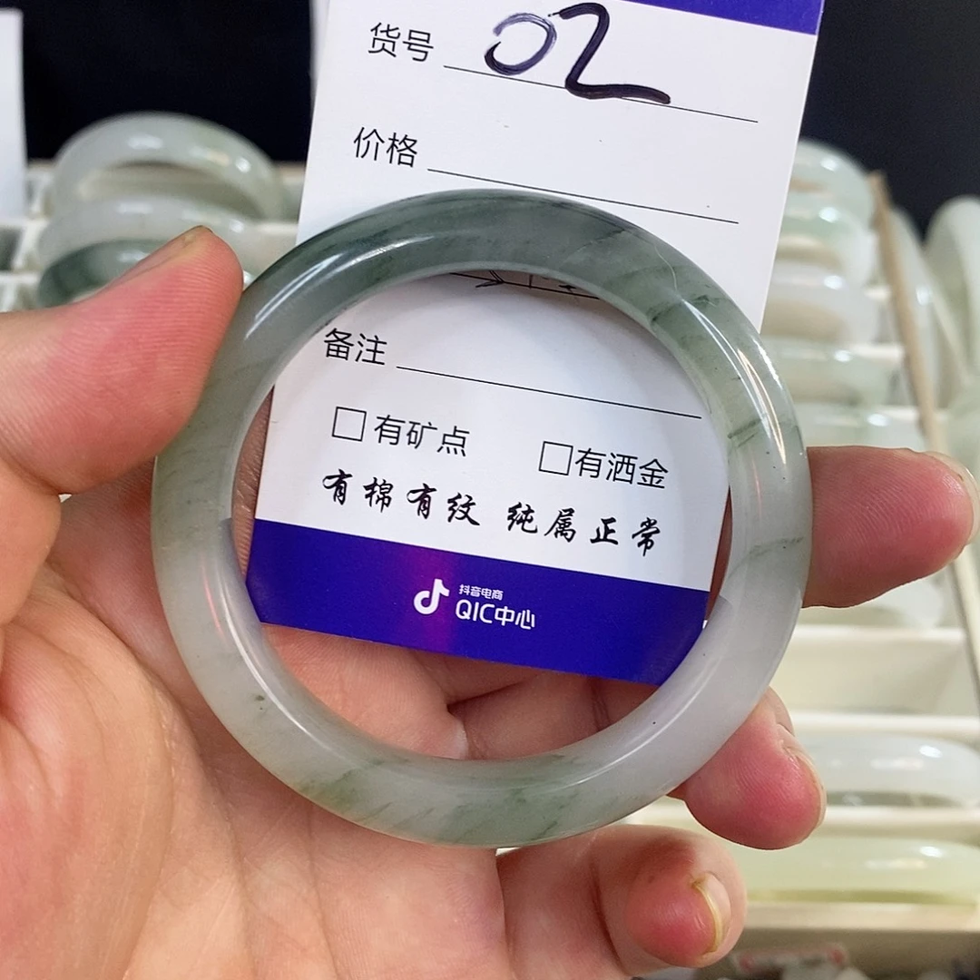 未镶嵌手镯石英质玉