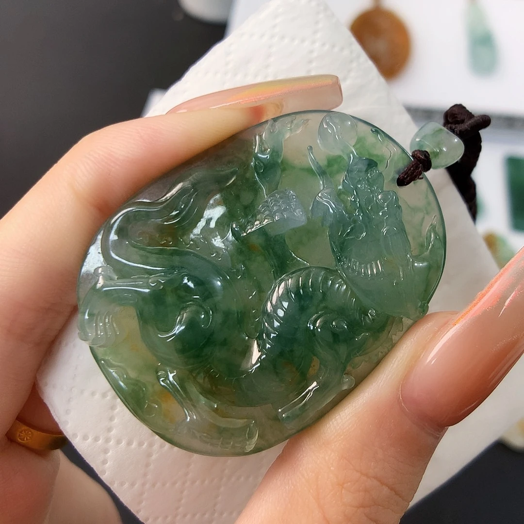 翡翠未镶嵌颈饰龙牌