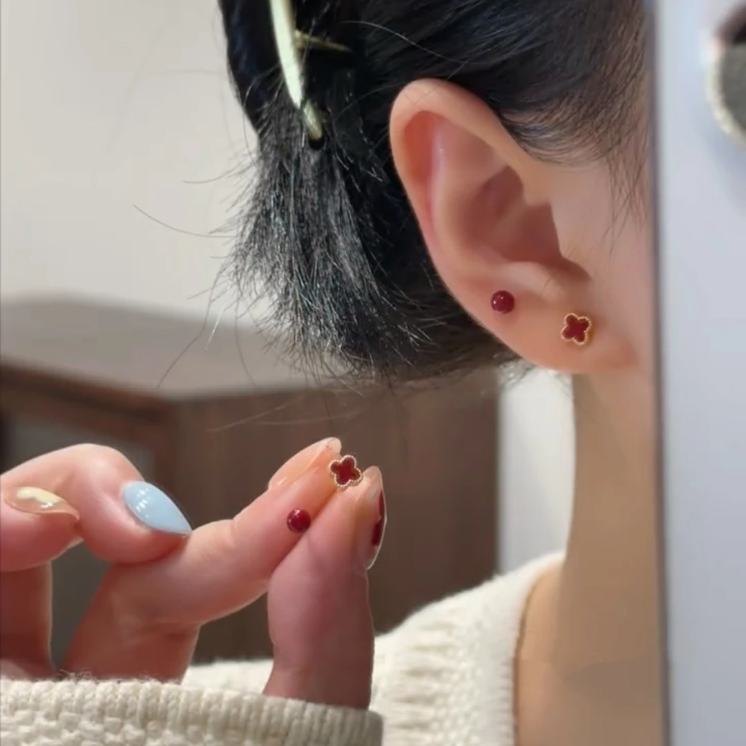 铜合金耳饰 红色四叶花耳环时尚百搭高级耳钉精致耳四件套饰女款