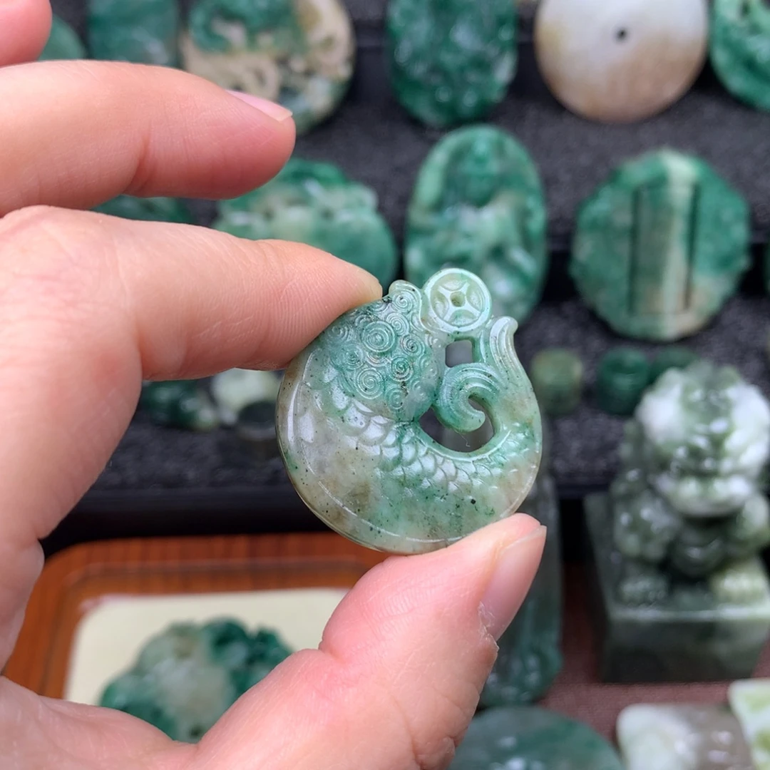 独山玉未镶嵌颈饰