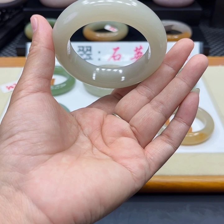 未镶嵌手镯石英质玉D**