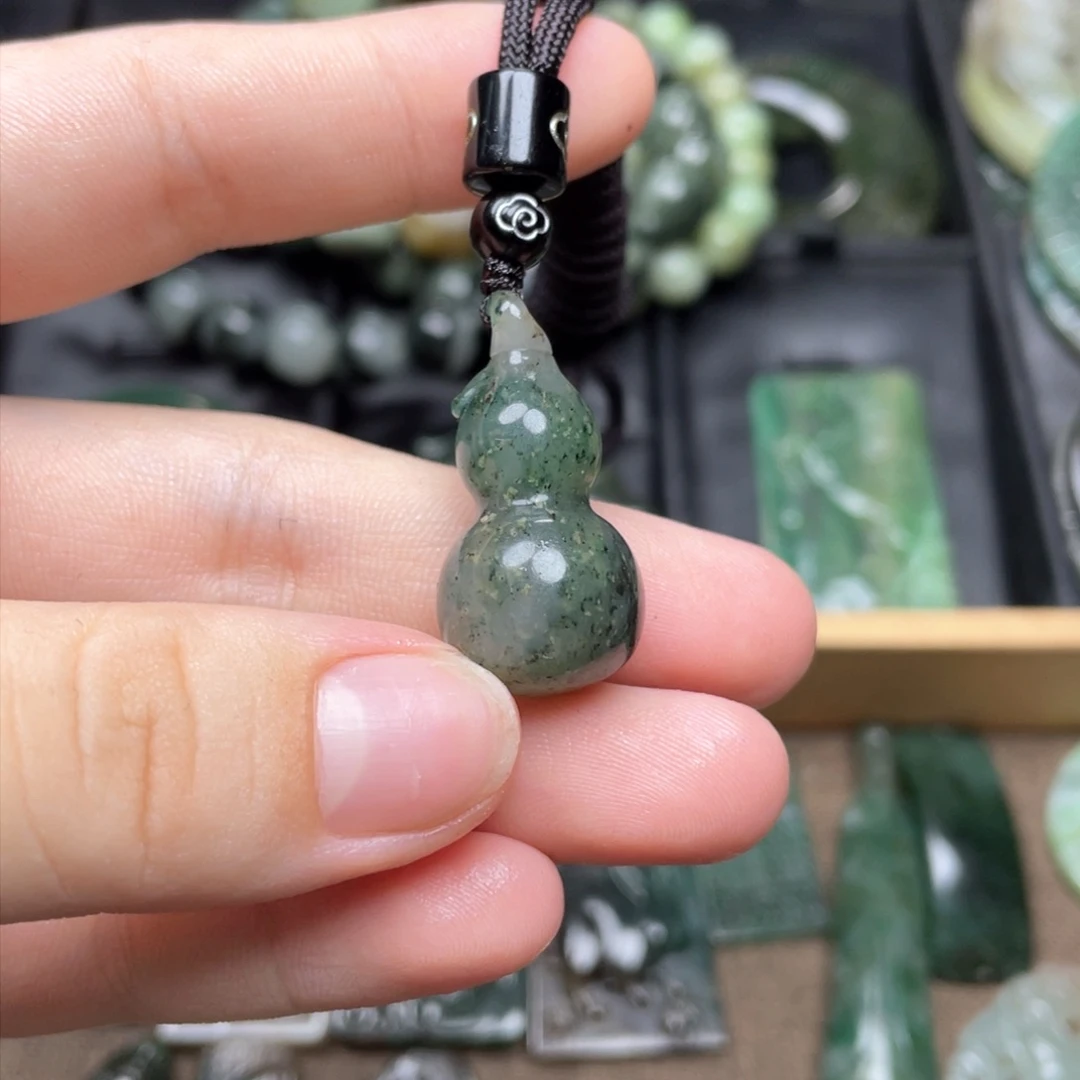 独山玉未镶嵌颈饰