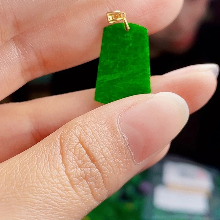 翡翠18K金镶嵌颈饰多样性