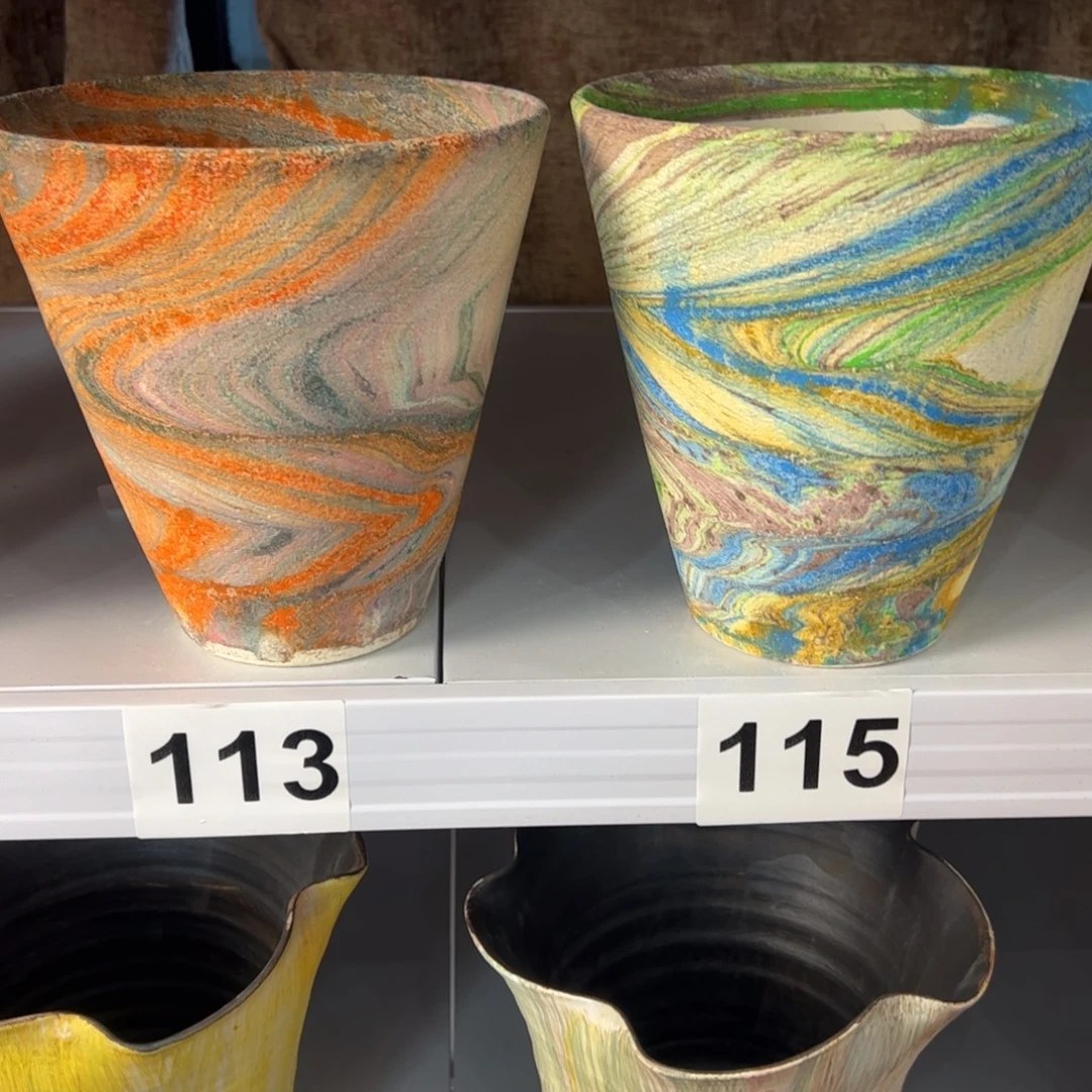 *****两个景德镇手工花盆