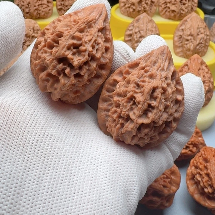 相***的核桃精品十三陵鸡心文玩