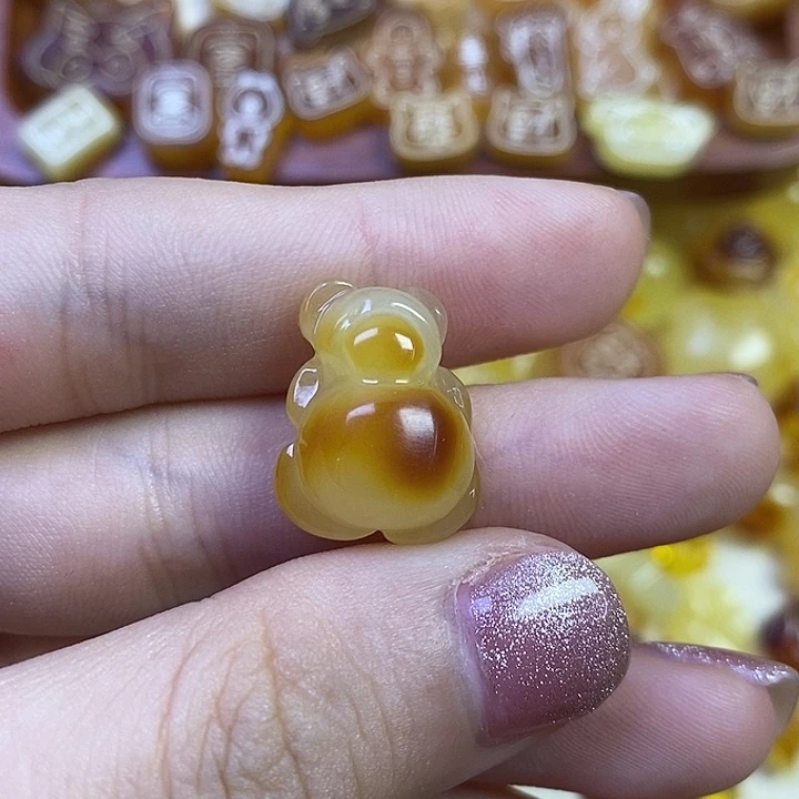 吊坠橄榄核抱抱熊