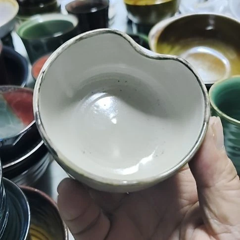 瓷片瓷片，各种摆件，均有瑕疵。沙锅！