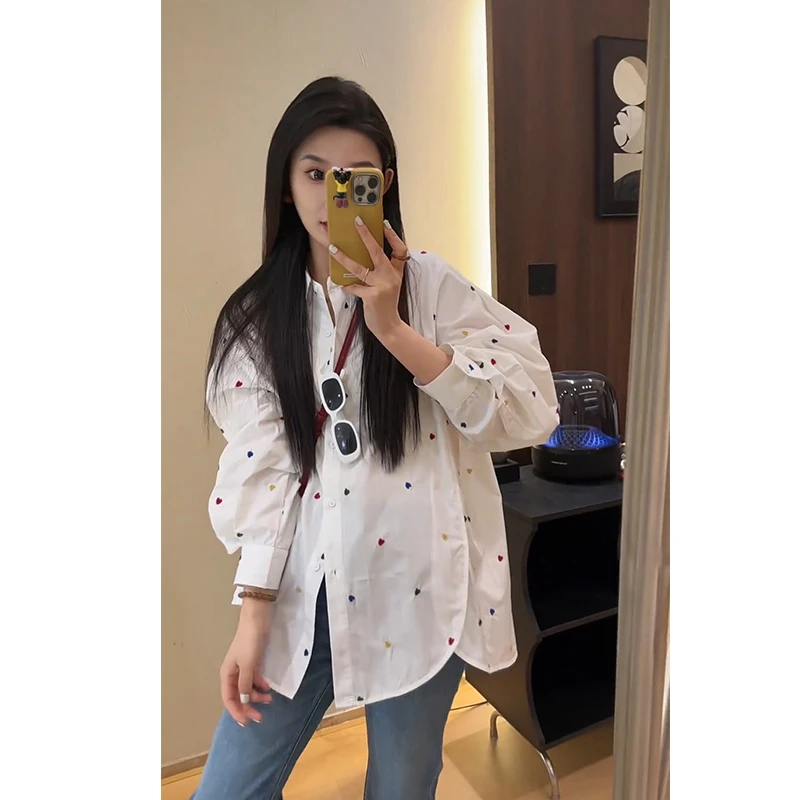 独特别致白色刺绣衬衫女