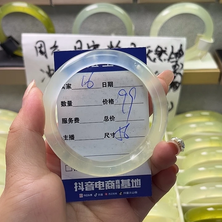 乷***画蛇纹石玉未镶嵌手镯