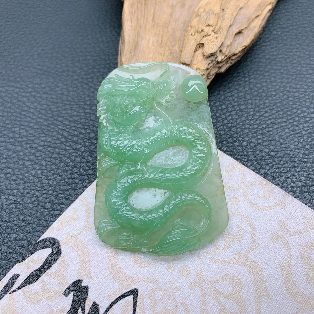 182~天然翡翠A货冰透精雕满绿生意兴龙吊坠气质高贵精美龙牌挂件