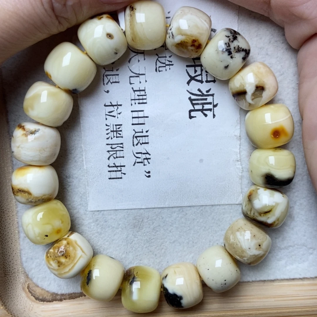 蜜蜡未镶嵌珠宝奇石13