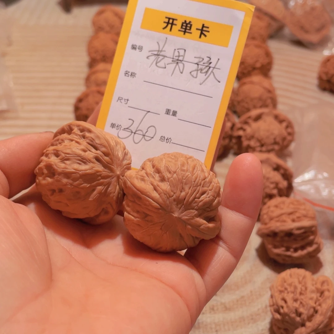 老***孩吊坠桃核我玩核桃