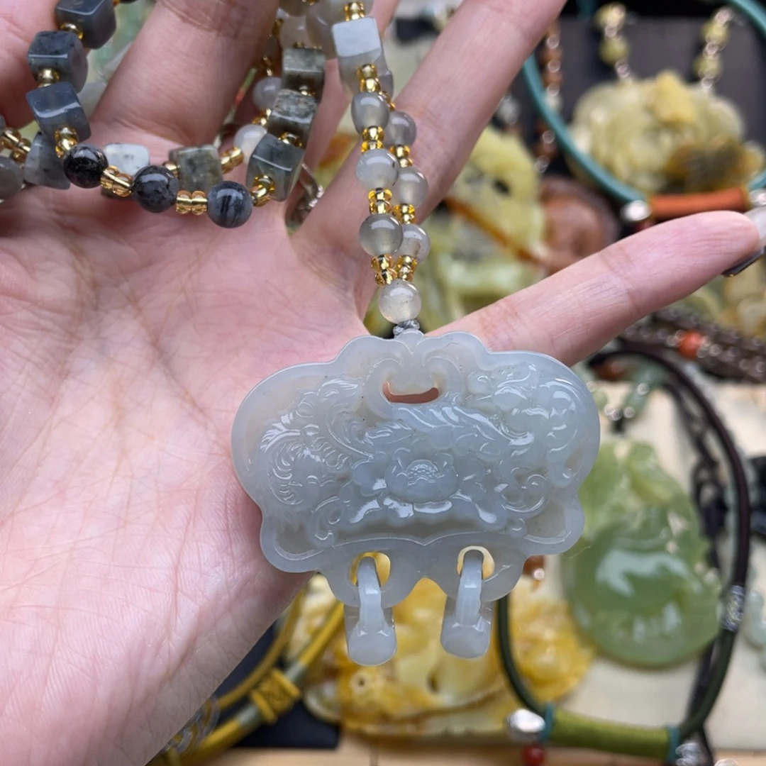 蛇纹石玉颈饰未镶嵌