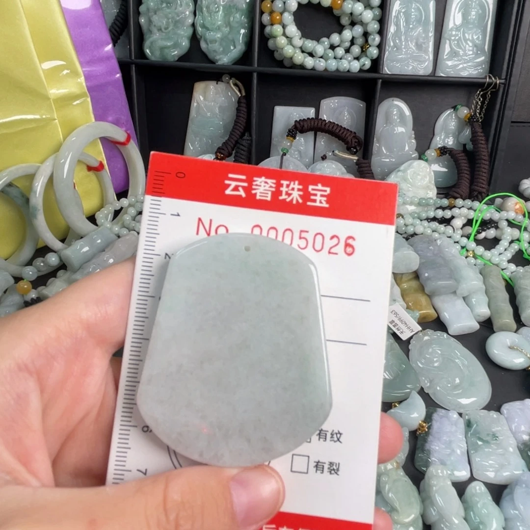 翡翠未镶嵌吊坠(不含链)微瑕