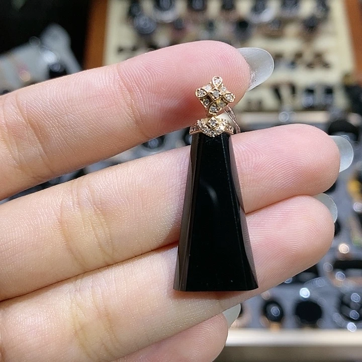 颈饰18K金镶嵌翡翠t牌