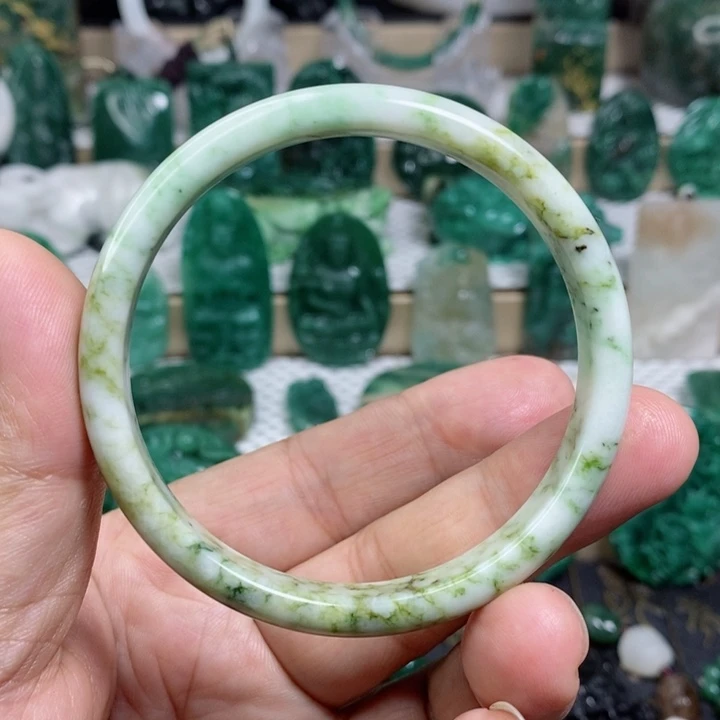 未镶嵌独山玉手镯