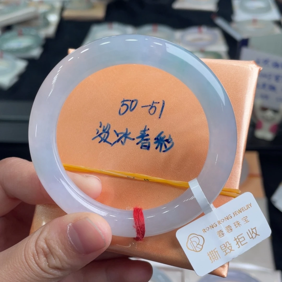 翡翠手镯未镶嵌翡翠手镯