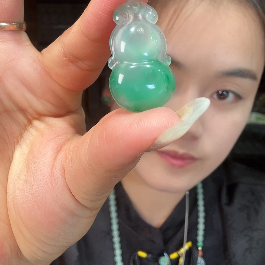 石英质玉（非洲翠）未镶嵌颈饰