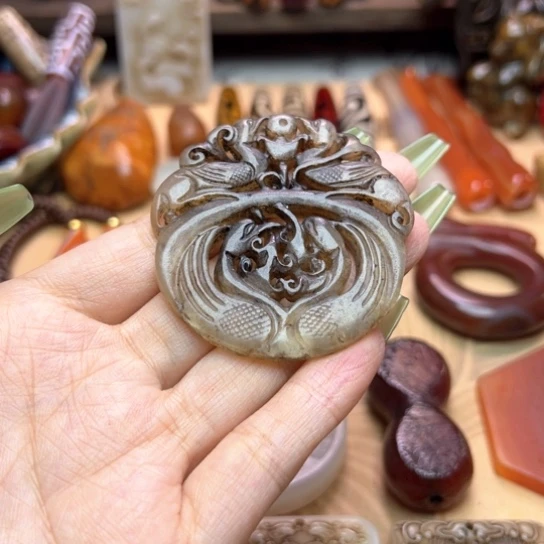 蛇纹石玉未镶嵌颈饰