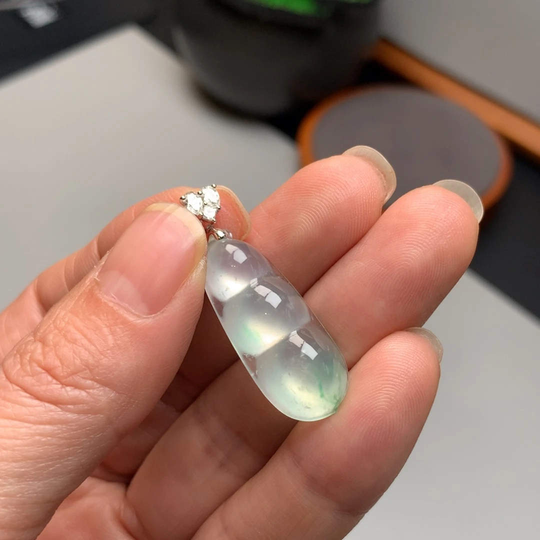 翡翠颈饰18K金镶嵌天然缅甸翡翠吊坠